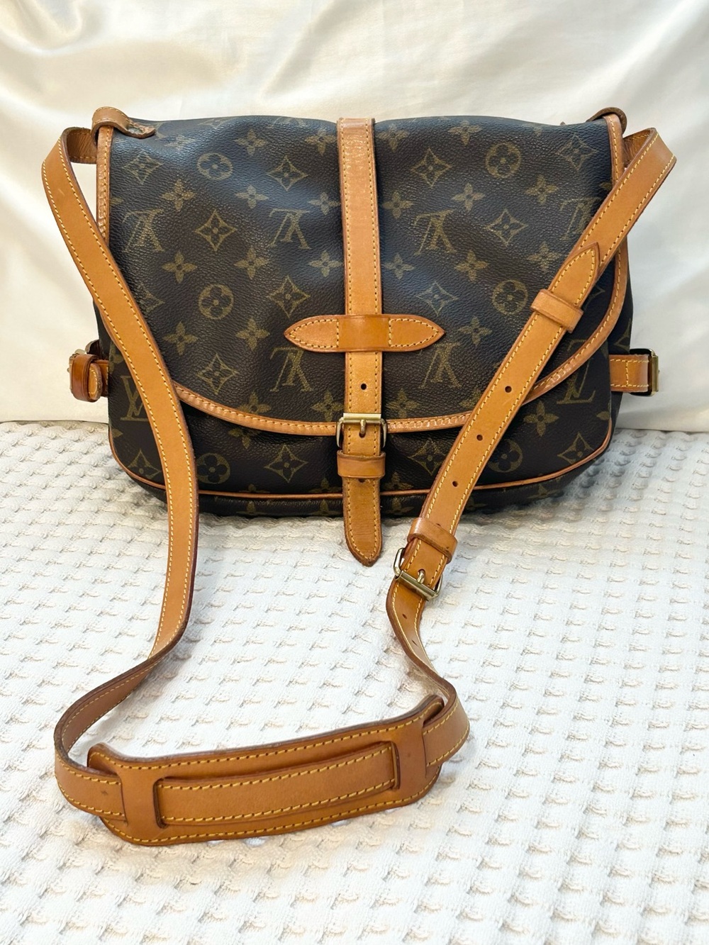 Louis Vuitton Saumur 30 Crossbody